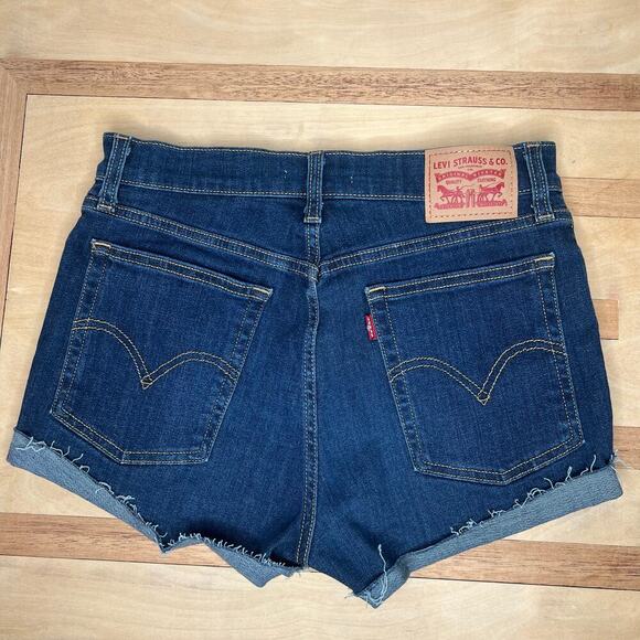 Levi Strauss & Co. Women's High Rise Jean Shorts Size 29 Dark Wash Raw Hem - Picture 2 of 6